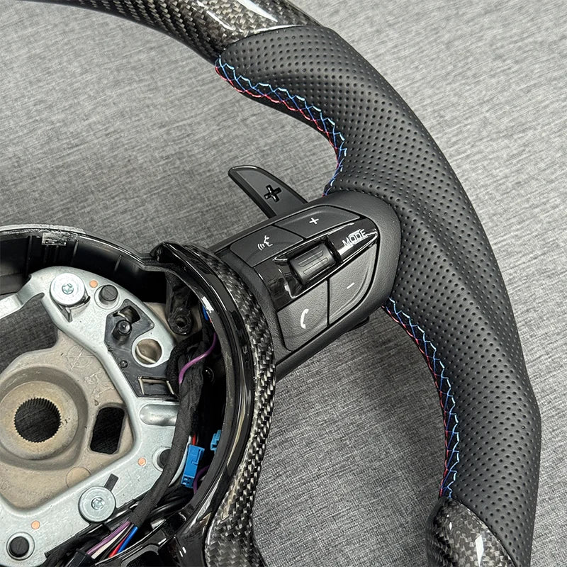 Volant BMW en fibre de carbone – Finition premium pour plateformes F & E