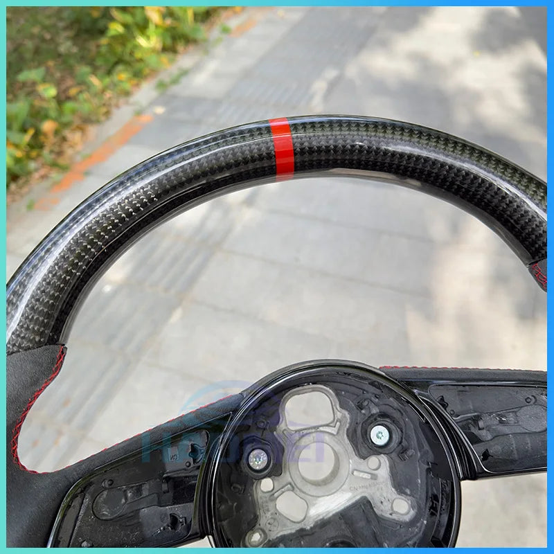 Volant Audi en carbone & Alcantara – Finition performance premium