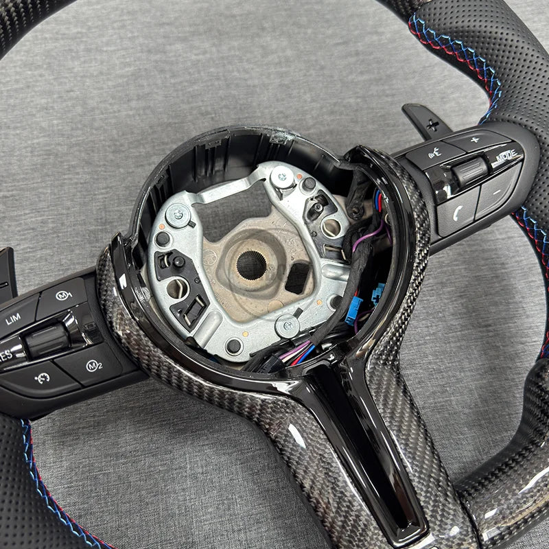Volant BMW en fibre de carbone – Finition premium pour plateformes F & E