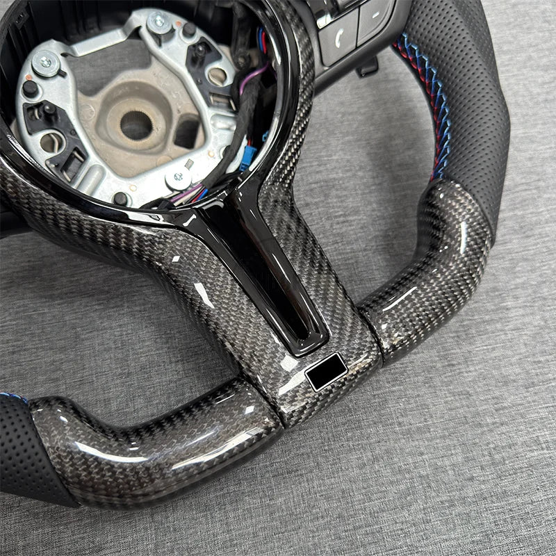 Volant BMW en fibre de carbone – Finition premium pour plateformes F & E