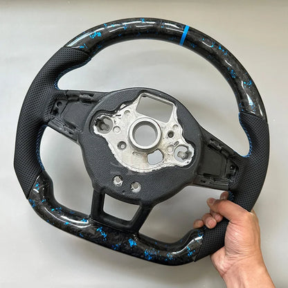 Volant Volkswagen en carbone forgé bleu véritable – Finition performance premium (Golf 7 & 7.5)